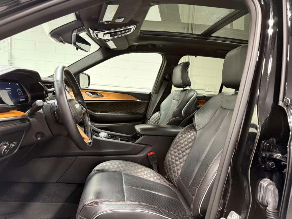used 2022 Jeep Grand Cherokee car, priced at $50,985