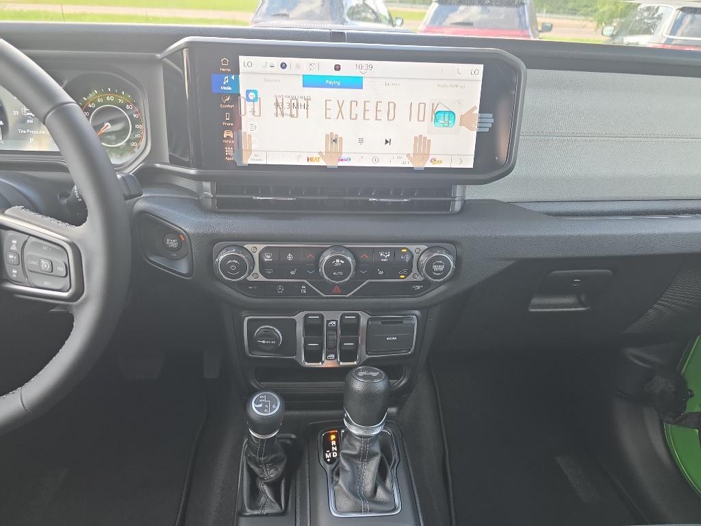 new 2025 Jeep Wrangler car, priced at $47,075