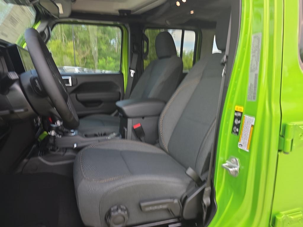 new 2025 Jeep Wrangler car, priced at $47,075