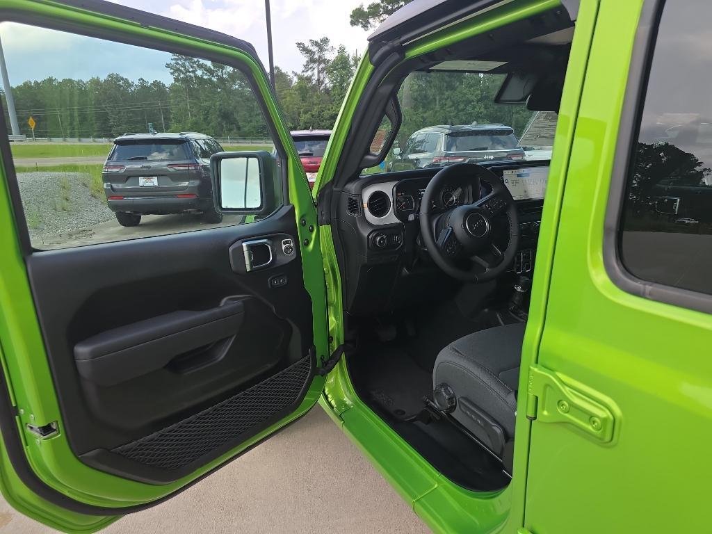 new 2025 Jeep Wrangler car, priced at $47,075