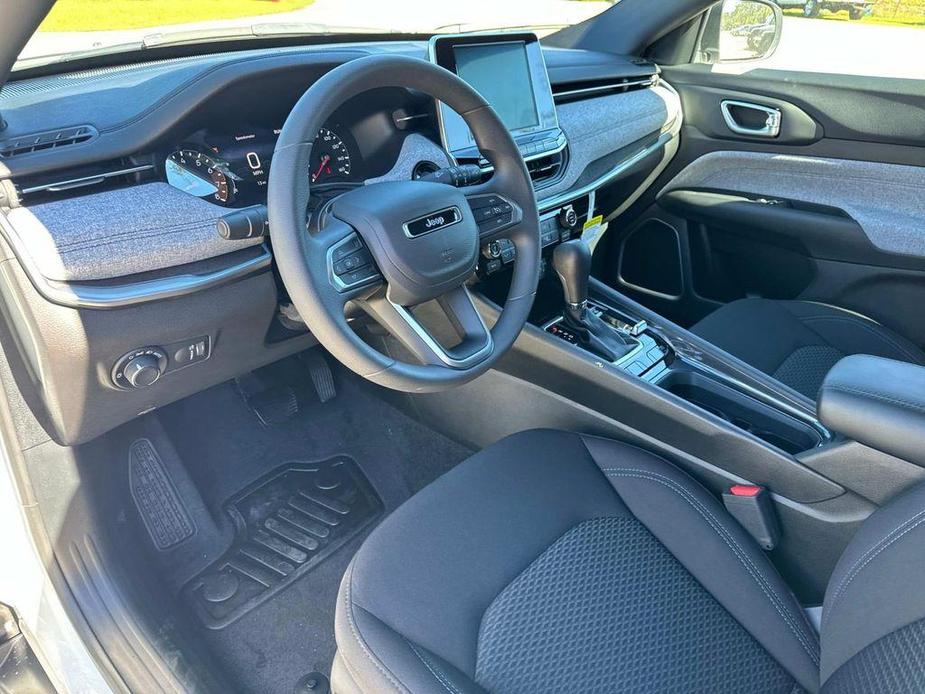 new 2025 Jeep Compass car, priced at $24,995