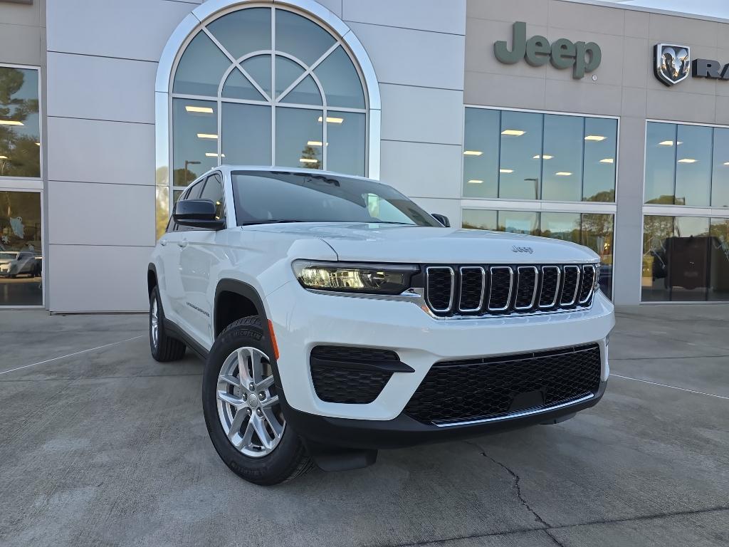 new 2025 Jeep Grand Cherokee car, priced at $38,370