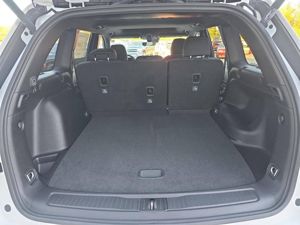 new 2025 Jeep Grand Cherokee car, priced at $38,570