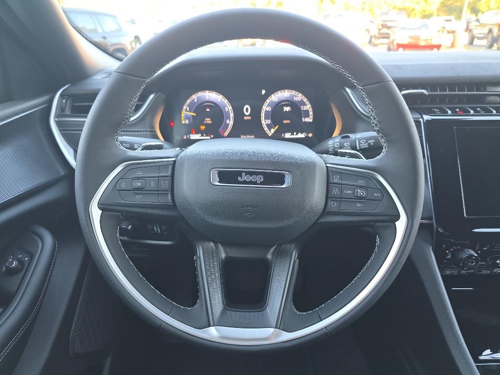 new 2025 Jeep Grand Cherokee car, priced at $38,570