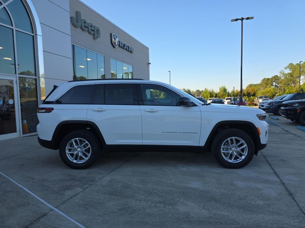 new 2025 Jeep Grand Cherokee car, priced at $38,570