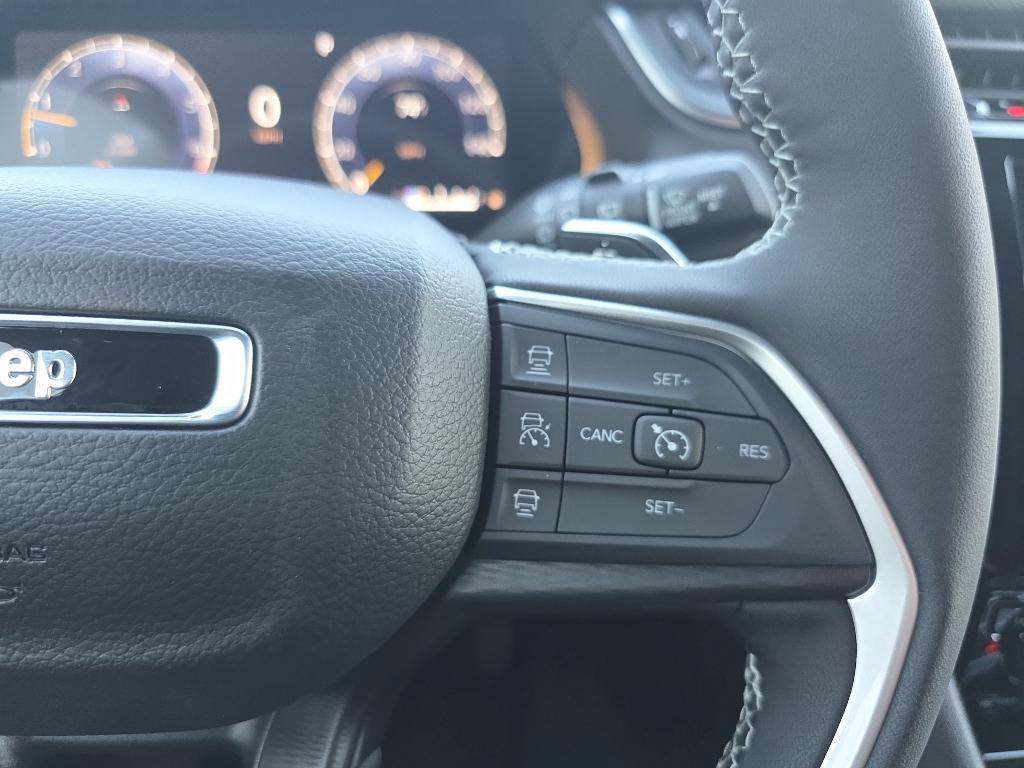 new 2025 Jeep Grand Cherokee car, priced at $38,570