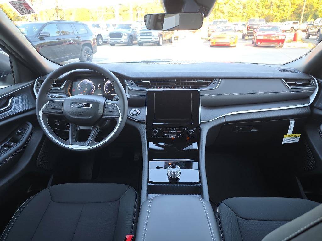 new 2025 Jeep Grand Cherokee car, priced at $38,570