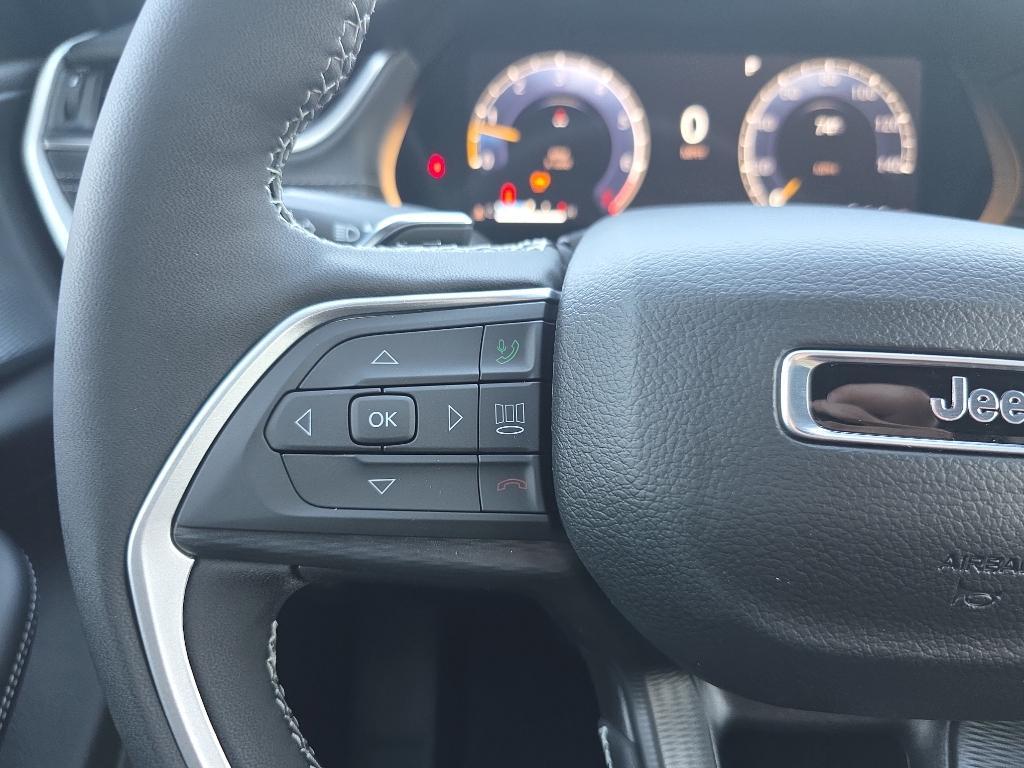 new 2025 Jeep Grand Cherokee car, priced at $38,570