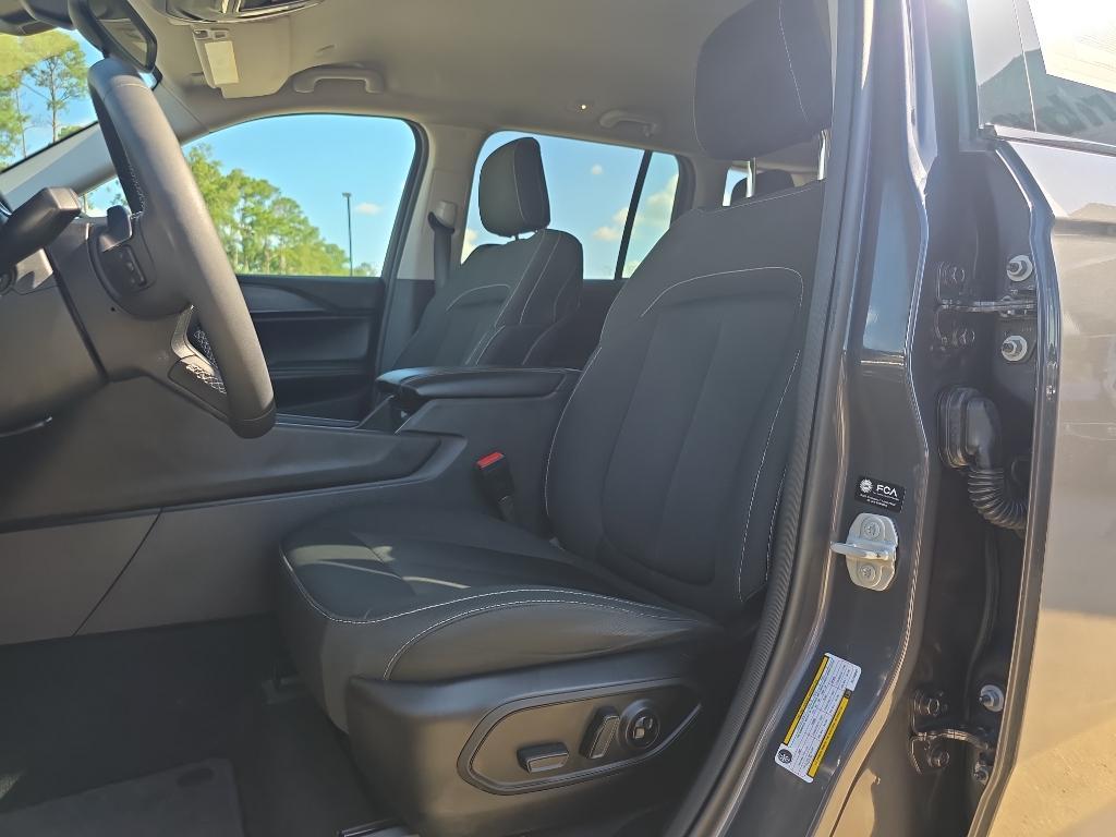 used 2024 Jeep Grand Cherokee car, priced at $26,977
