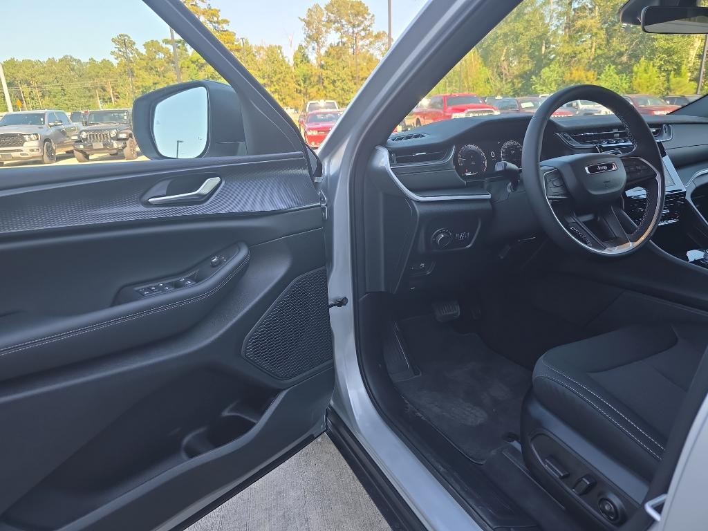 new 2025 Jeep Grand Cherokee L car, priced at $37,125