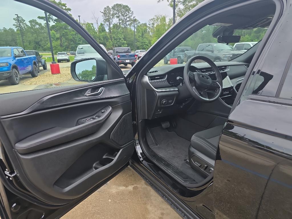 new 2025 Jeep Grand Cherokee L car, priced at $46,415