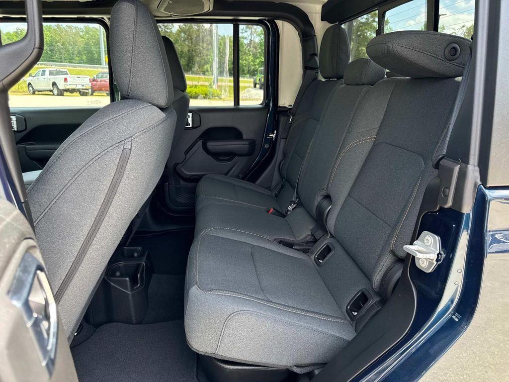 new 2025 Jeep Gladiator car, priced at $42,575