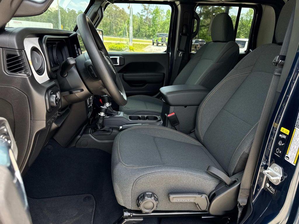 new 2025 Jeep Gladiator car, priced at $42,575