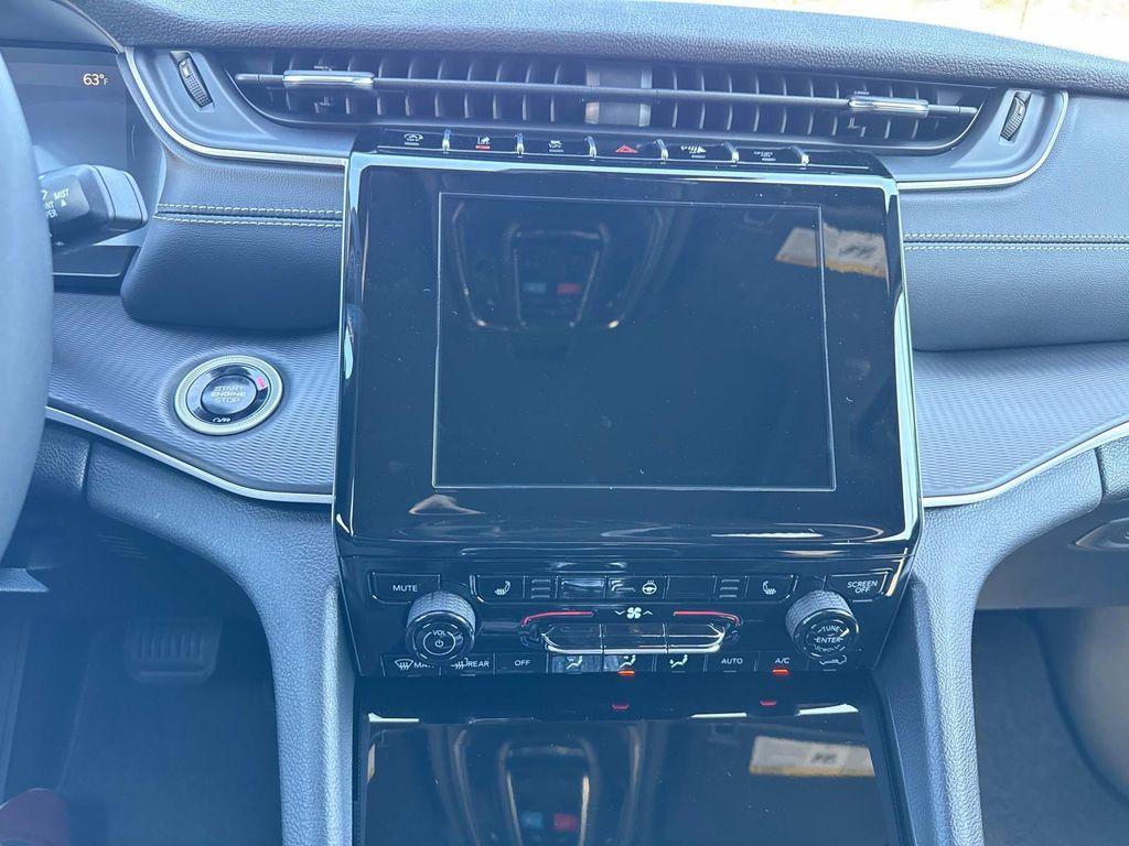 new 2025 Jeep Grand Cherokee L car, priced at $43,225