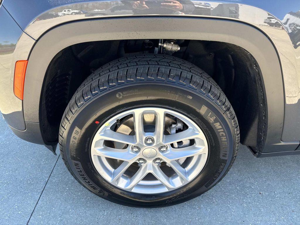 new 2025 Jeep Grand Cherokee car, priced at $37,175