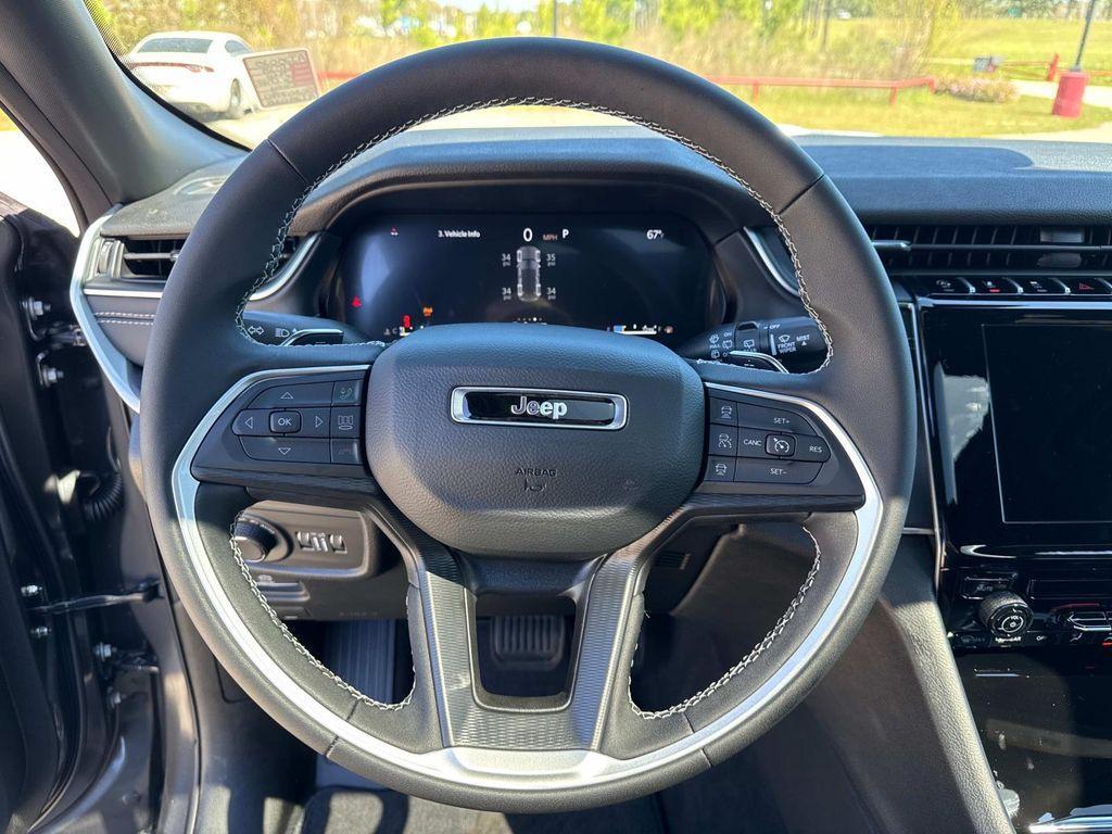 new 2025 Jeep Grand Cherokee car, priced at $37,175