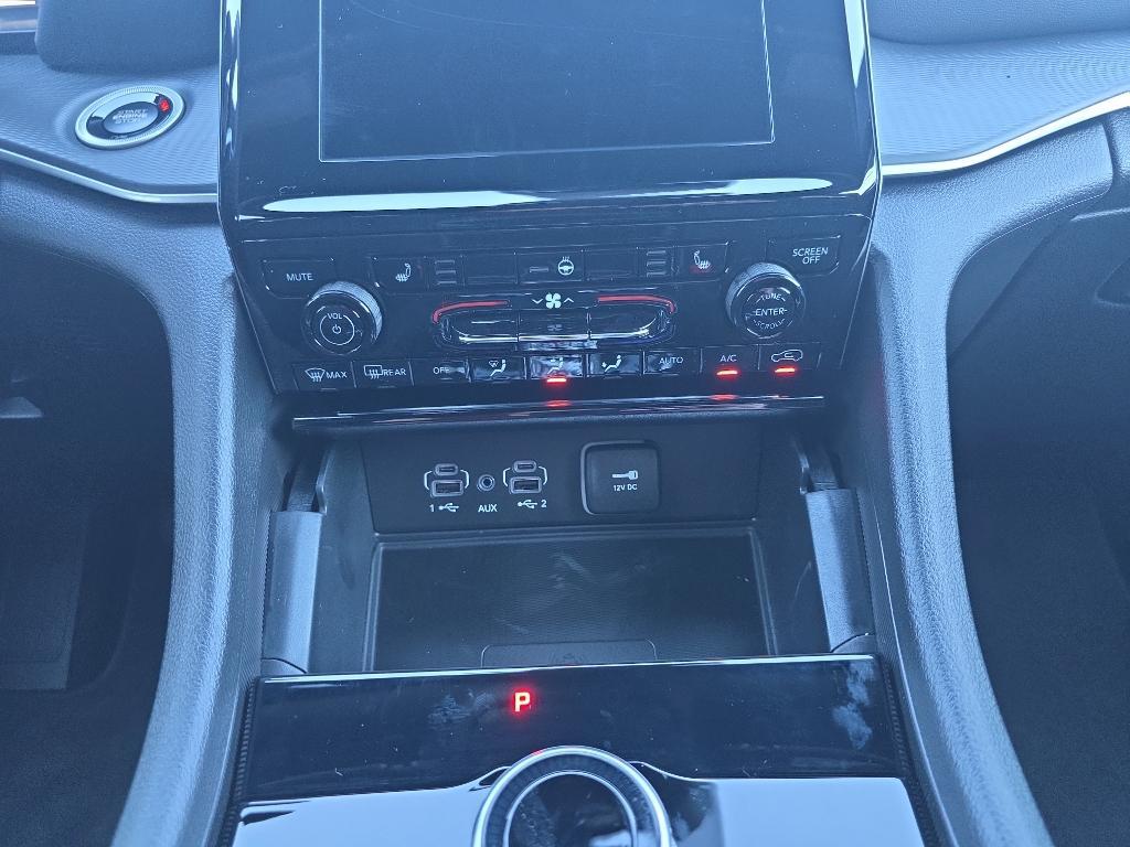 new 2025 Jeep Grand Cherokee car, priced at $39,165