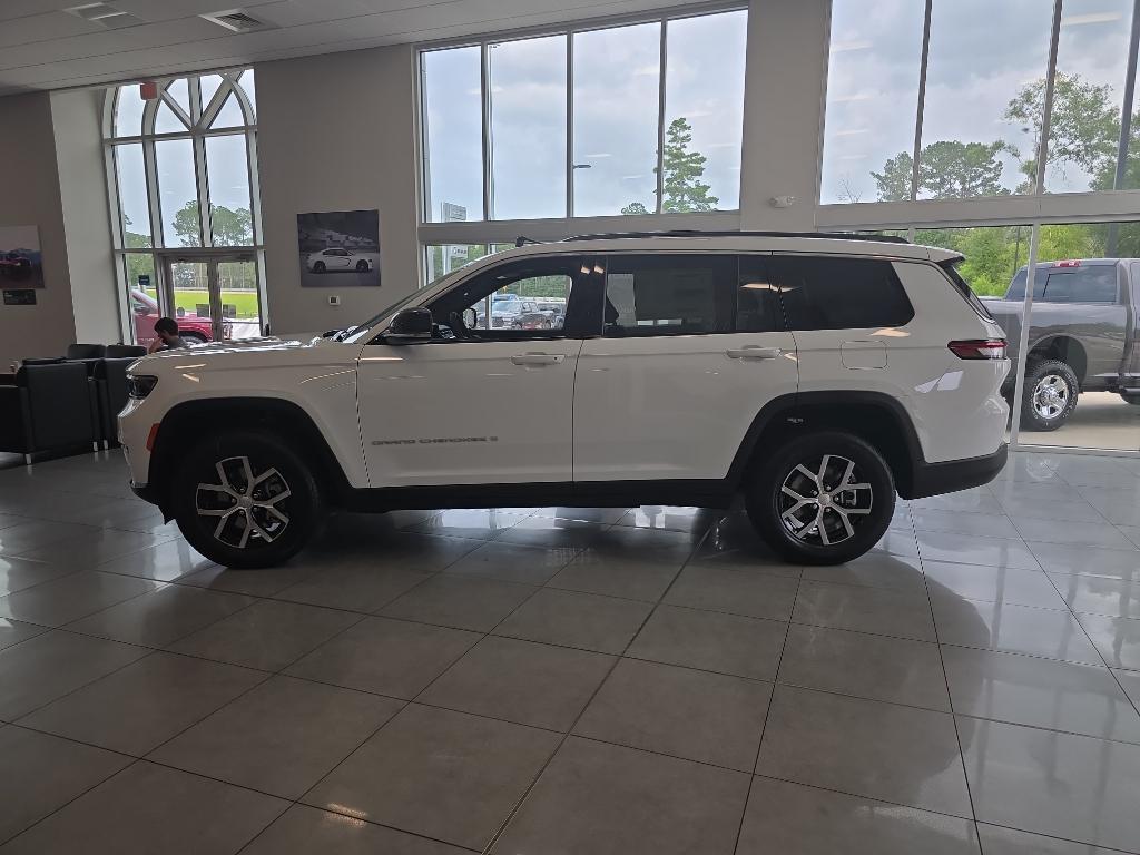 new 2025 Jeep Grand Cherokee L car, priced at $44,015