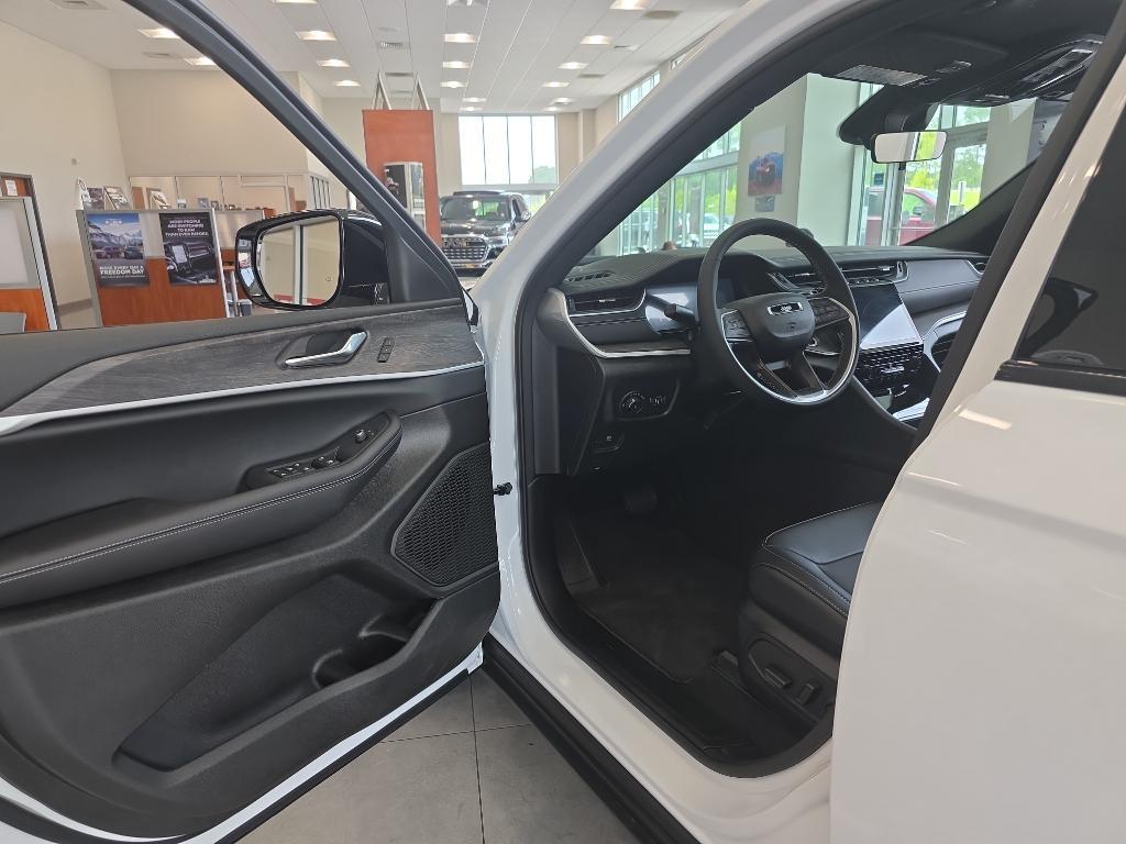 new 2025 Jeep Grand Cherokee L car, priced at $44,015