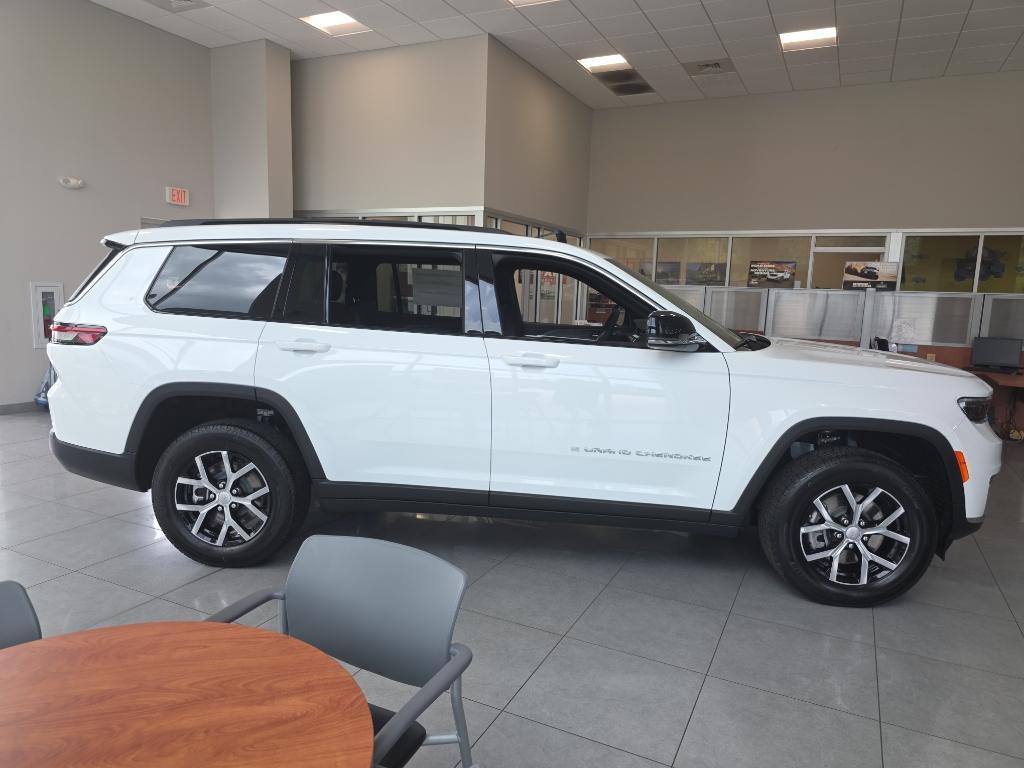 new 2025 Jeep Grand Cherokee L car, priced at $44,015