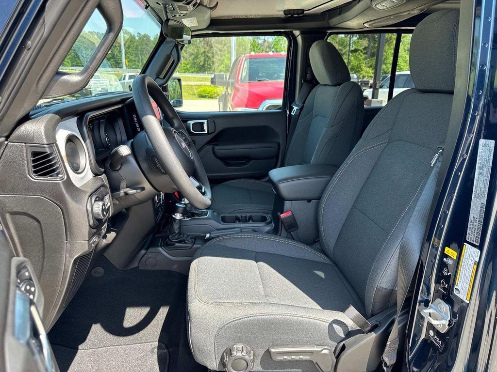 new 2025 Jeep Gladiator car, priced at $42,575