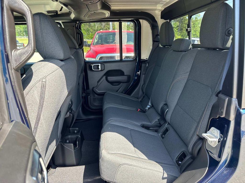 new 2025 Jeep Gladiator car, priced at $42,575