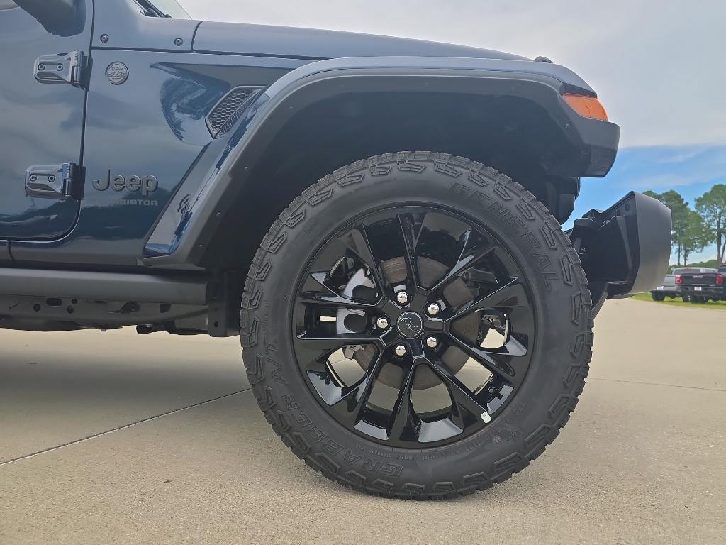 new 2025 Jeep Gladiator car, priced at $40,675