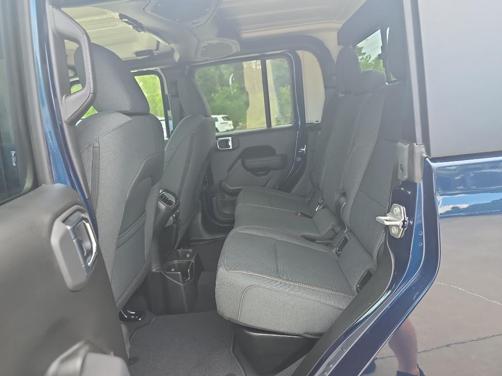 new 2025 Jeep Gladiator car, priced at $40,675