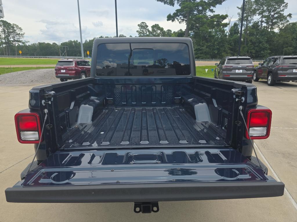 new 2025 Jeep Gladiator car, priced at $40,675