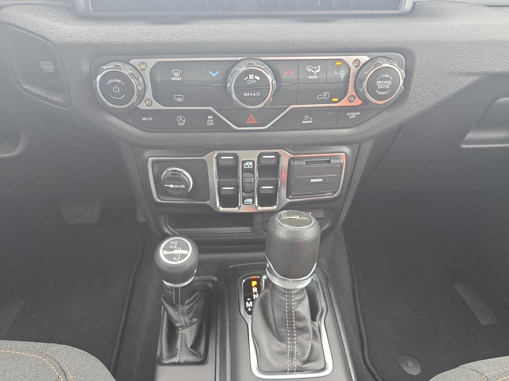 new 2025 Jeep Gladiator car, priced at $40,675