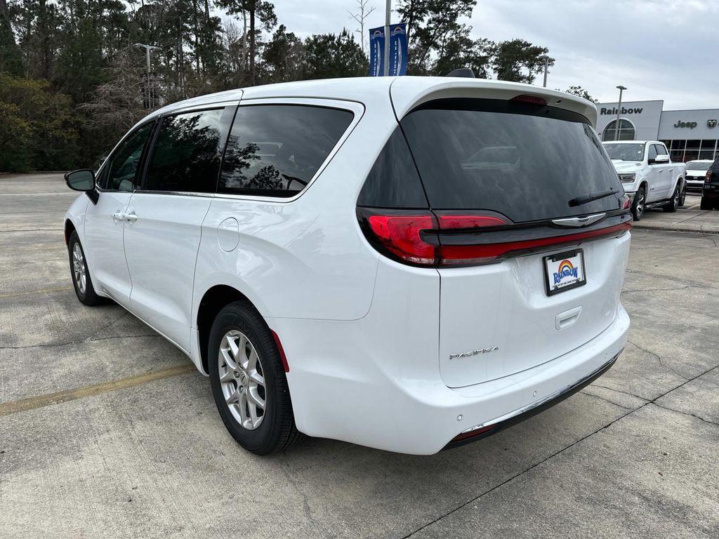 new 2025 Chrysler Pacifica car, priced at $40,532