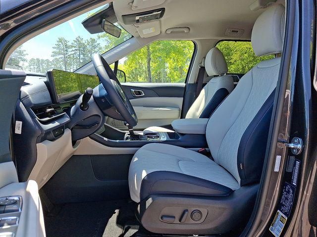 new 2025 Kia Carnival car, priced at $40,919