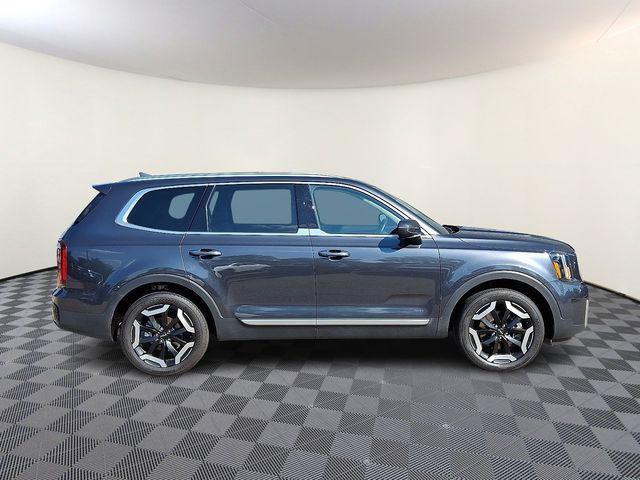 used 2024 Kia Telluride car, priced at $35,962