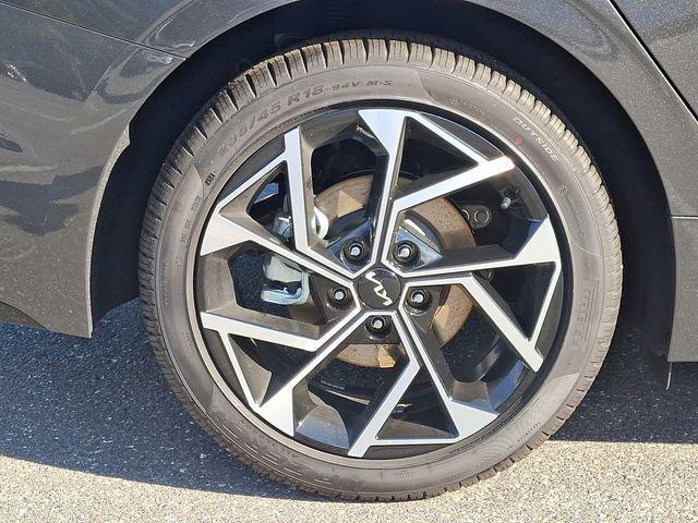 new 2025 Kia K5 car, priced at $33,039