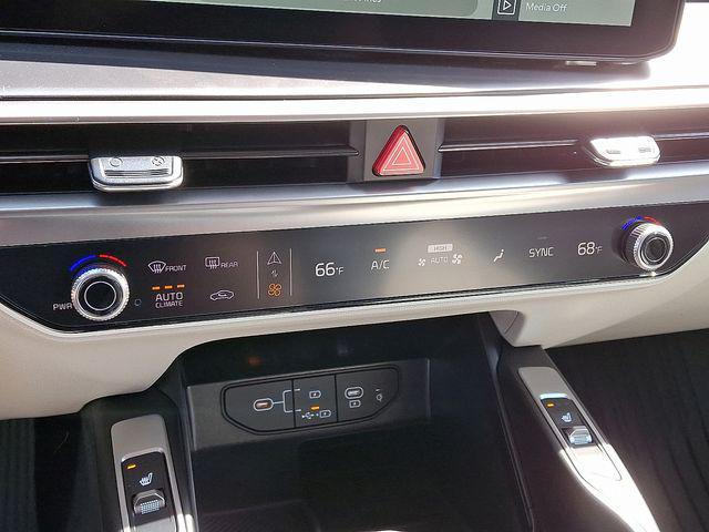 new 2025 Kia Sorento car, priced at $35,977