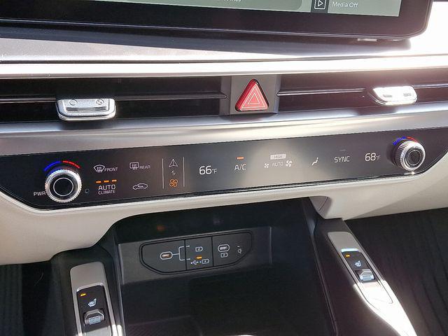 new 2025 Kia Sorento car, priced at $35,977