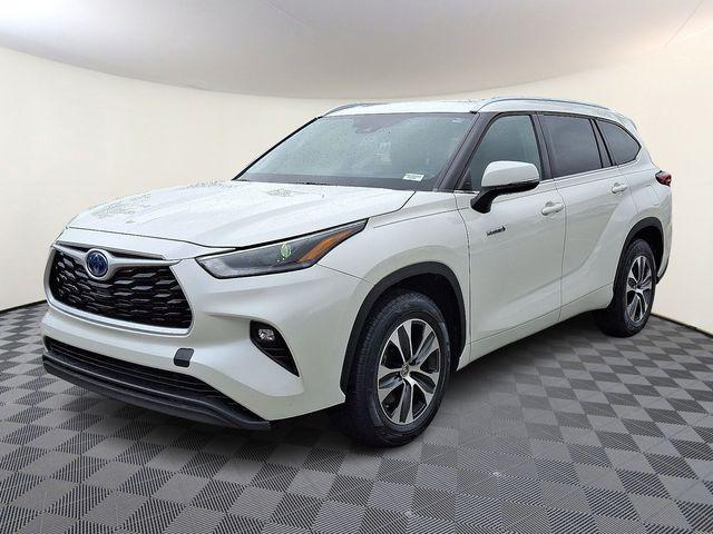 used 2021 Toyota Highlander Hybrid car, priced at $29,700