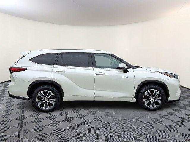used 2021 Toyota Highlander Hybrid car, priced at $29,700
