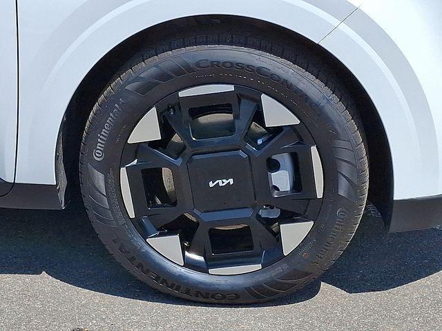 new 2025 Kia Carnival car, priced at $41,428