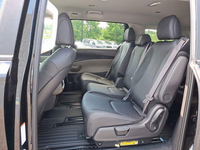 new 2025 Kia Carnival car, priced at $40,525