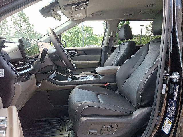 new 2025 Kia Carnival car, priced at $40,525
