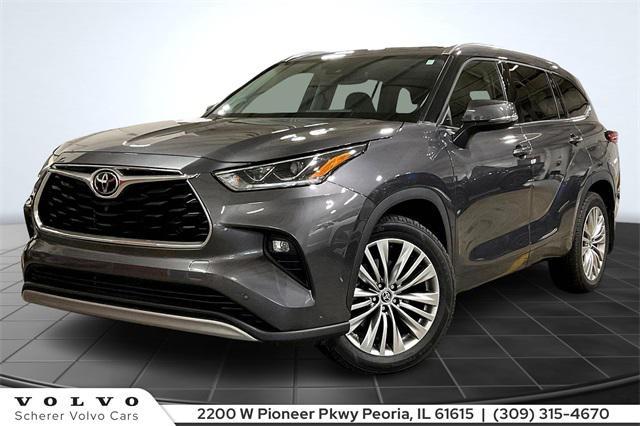 used 2022 Toyota Highlander car, priced at $38,900