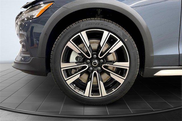new 2025 Volvo V60 Cross Country car, priced at $59,025