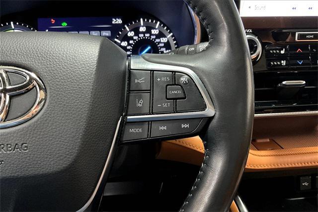 used 2021 Toyota Highlander Hybrid car, priced at $39,400