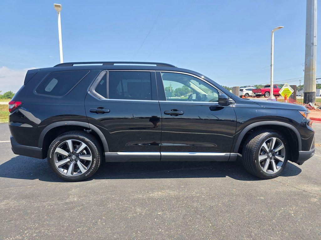 new 2025 Honda Pilot car, priced at $52,040