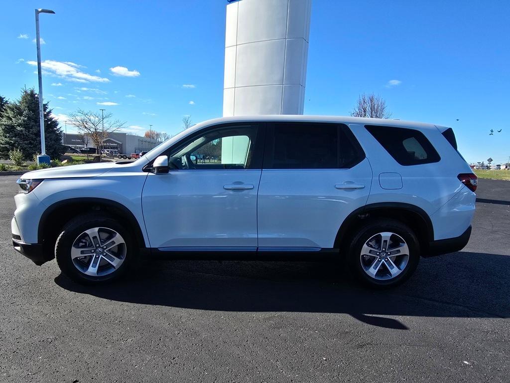 new 2025 Honda Pilot car, priced at $48,180