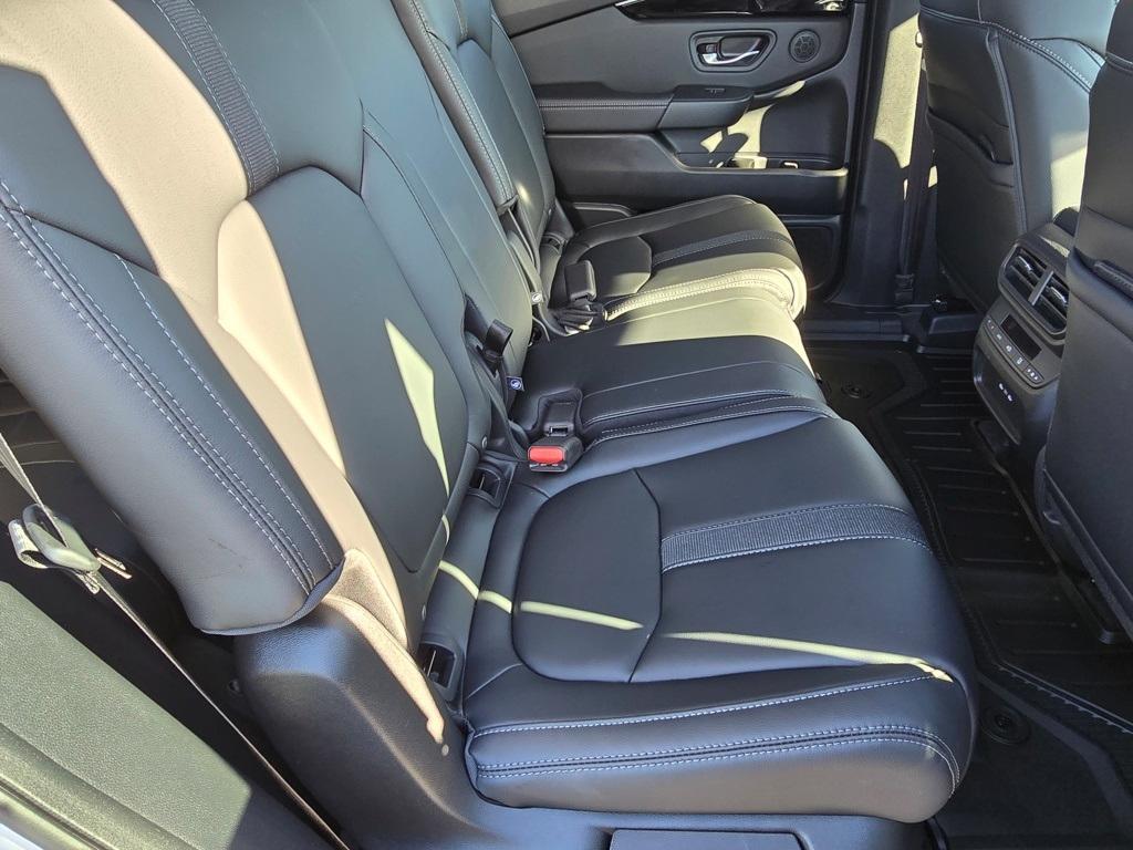 new 2025 Honda Pilot car, priced at $48,180