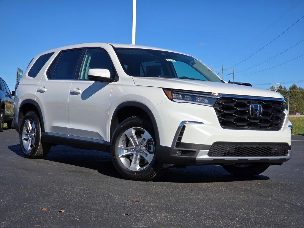 new 2025 Honda Pilot car, priced at $48,180