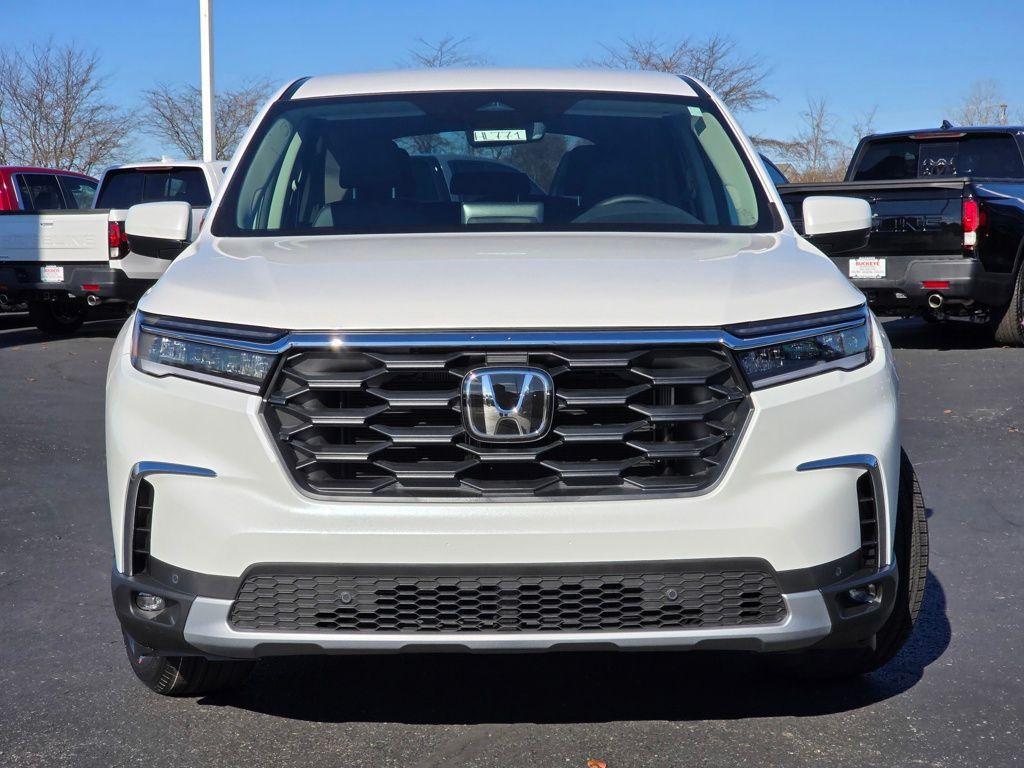 new 2025 Honda Pilot car, priced at $48,180