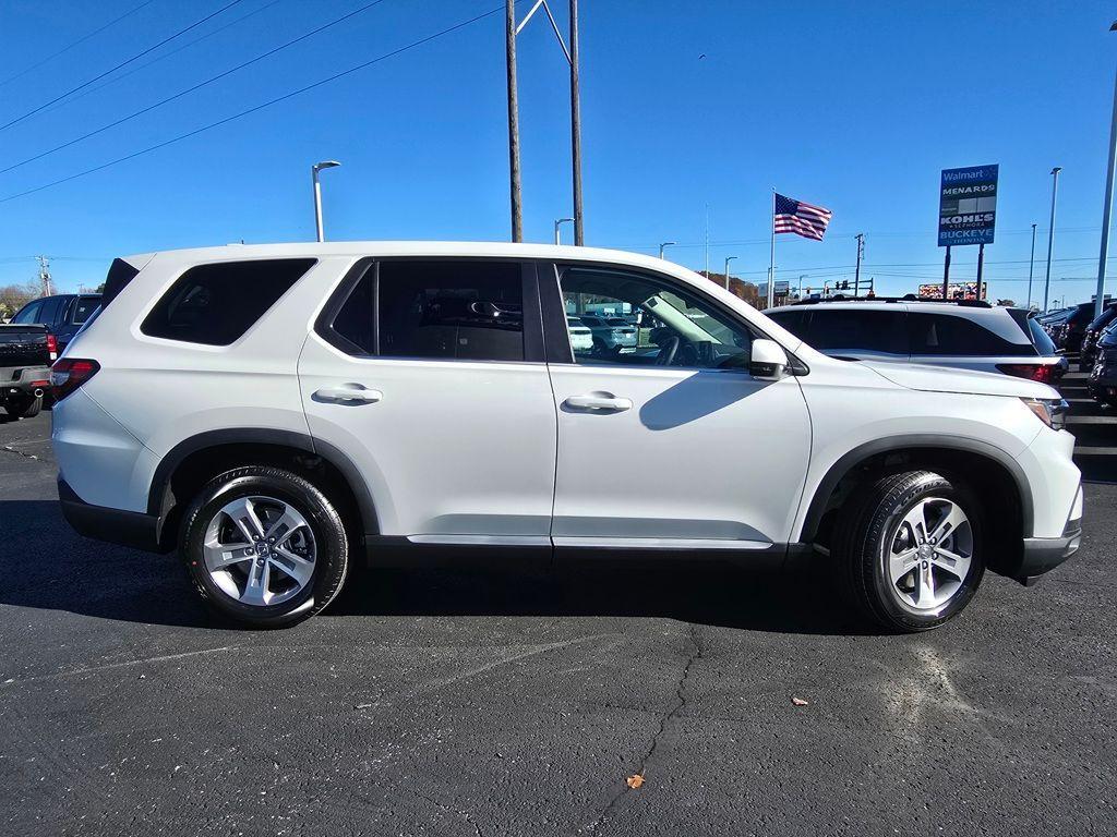 new 2025 Honda Pilot car, priced at $48,180